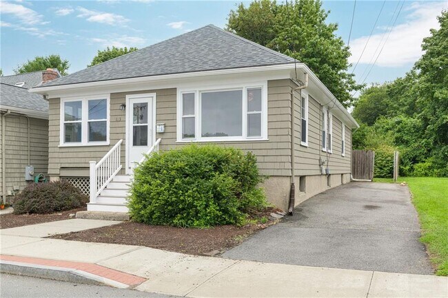 Building Photo - 113 Maple Ave