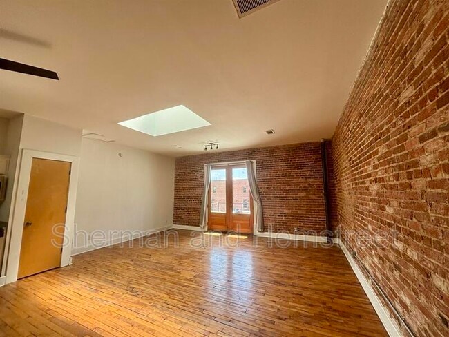Building Photo - 1130 Jones St