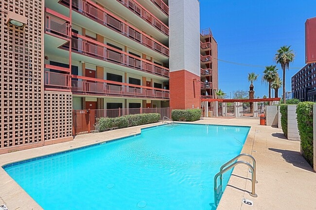 Foto del edificio - Ambassador West Apartments