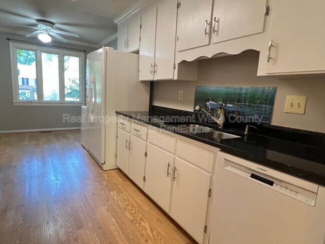 Foto del edificio - 2884 Wycliff Rd