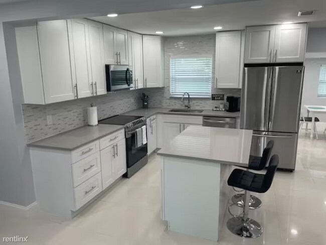 Building Photo - 2 br, 1 bath House - 40 NE 48th Ct