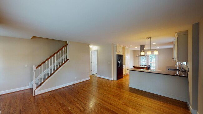 Foto del edificio - 7903 Locust Ln