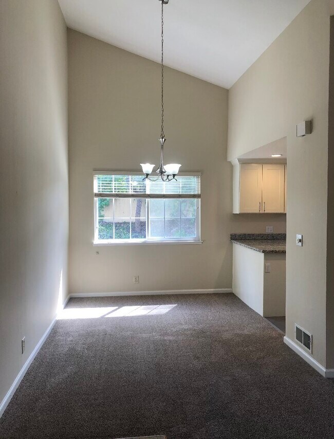 Building Photo - 10801 Northoak Sq