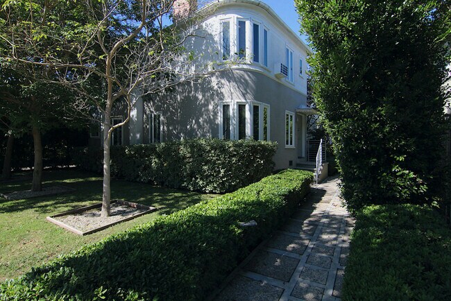 Building Photo - 1217 Beverly Green Dr