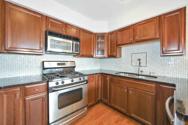Building Photo - 47 Humbert St