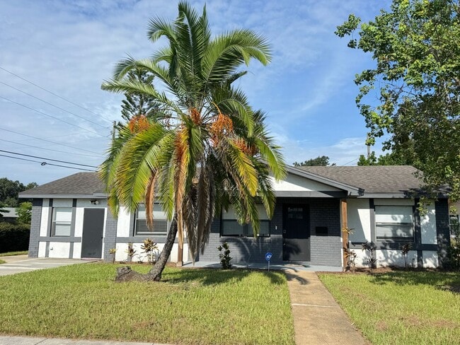 Foto del edificio - Charming 3-Bedroom Pool Home in Desirable ...