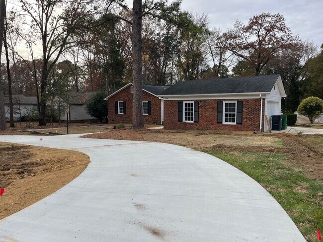 Building Photo - 3 Bed, 2.5 Bath Updated Home in Olde Provi...