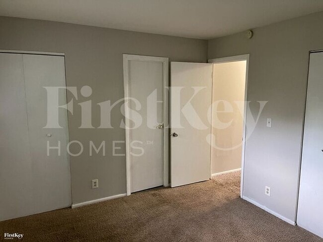 Building Photo - 3639 Ireland Dr