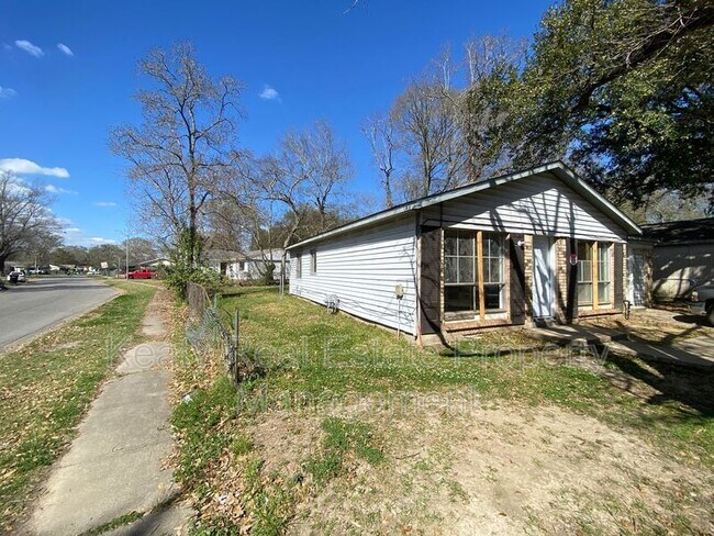 Foto del edificio - 1140 Madeline Ave
