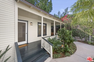 Building Photo - 551 Westmount Dr