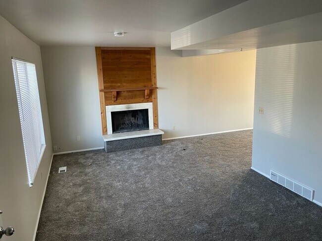 Foto del edificio - 7350 S Highland Dr