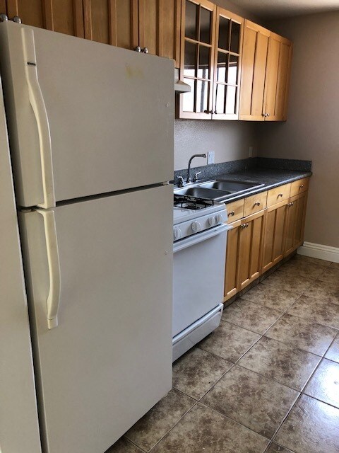 Kitchen - 556 Casselman St
