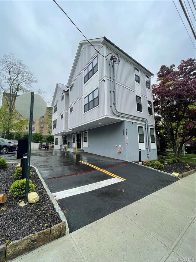 Building Photo - 308 Battle Ave