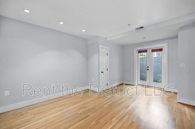 Building Photo - 1109 M St NW