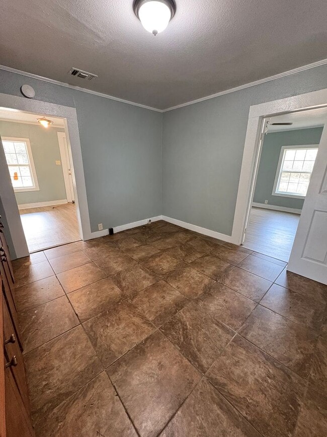 Foto del edificio - Nice house on large lot with low traffic