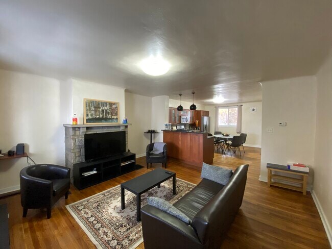 Foto del edificio - 2512 Burham St