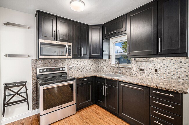 Foto del edificio - Charming Midcentury Gem in Cushing Park