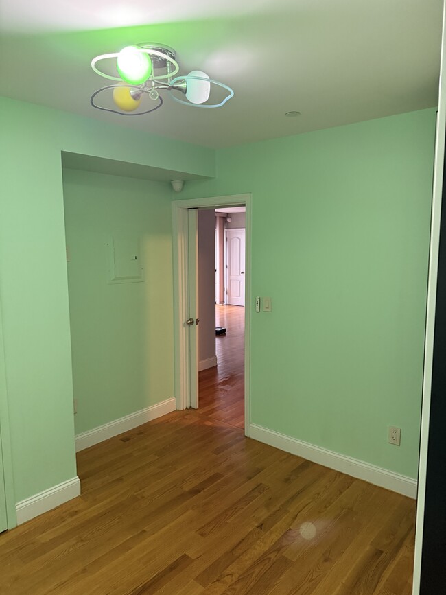 Foto del edificio - 1762 E 19th St