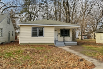 Building Photo - 917 Huey St