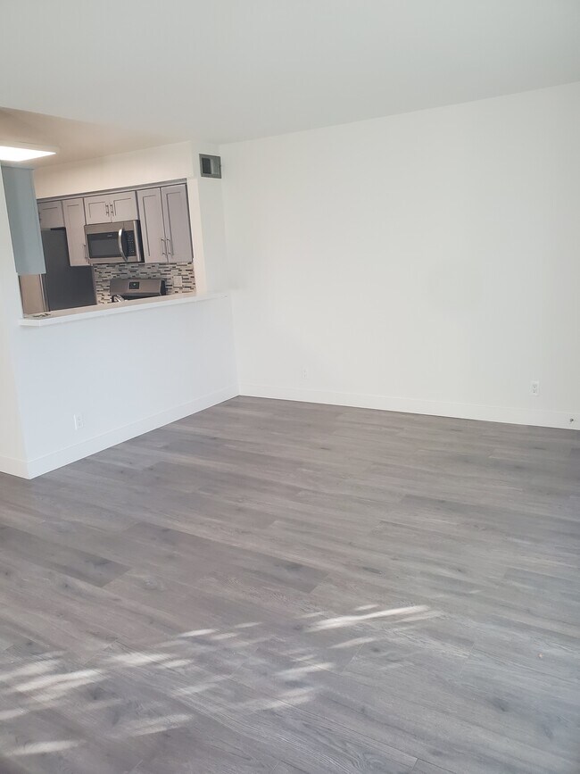 Foto del edificio - 4574 Finley Ave