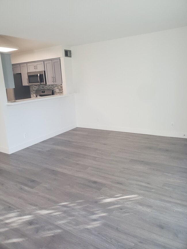 Building Photo - 4574 Finley Ave