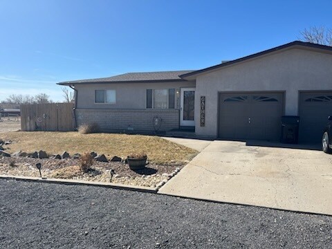 Primary Photo - 215 S Wiggins Dr