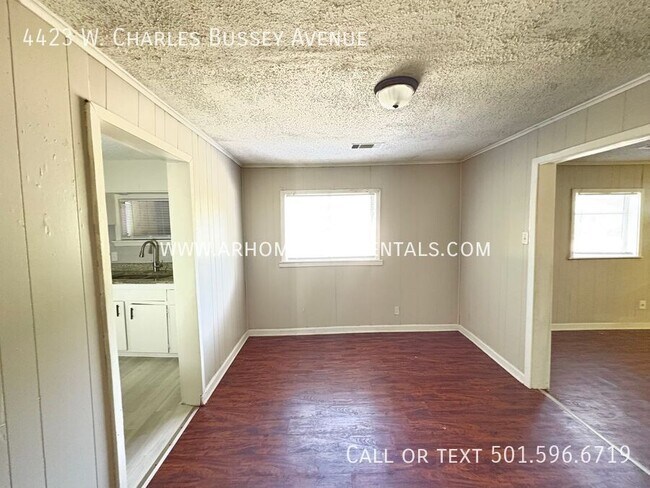 Foto del edificio - 4423 W Charles Bussey Ave