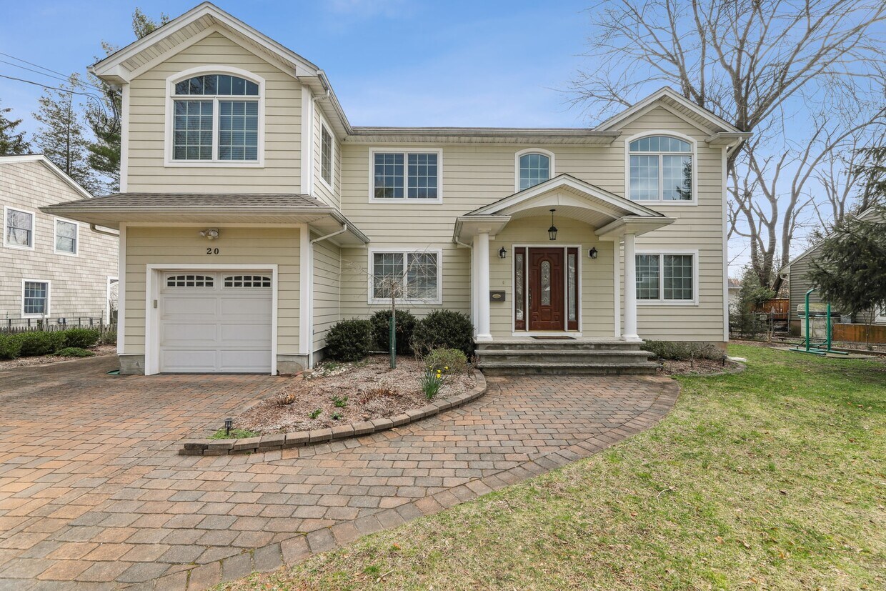 Primary Photo - 20 Holly Ln
