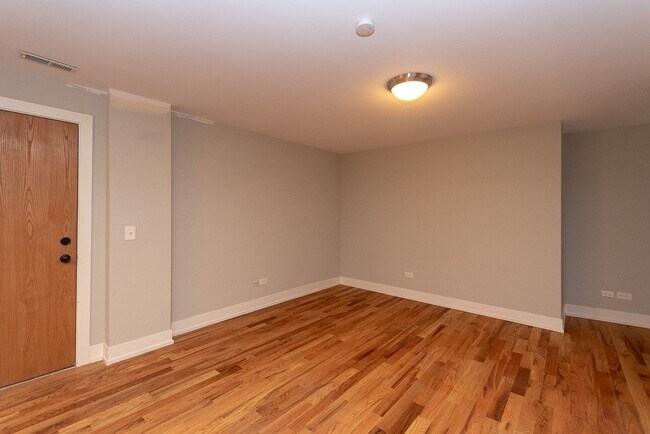 Foto del edificio - 562 W Arlington Pl