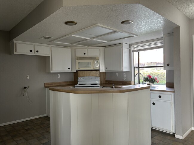 Foto del edificio - 16780 Green Tree Blvd