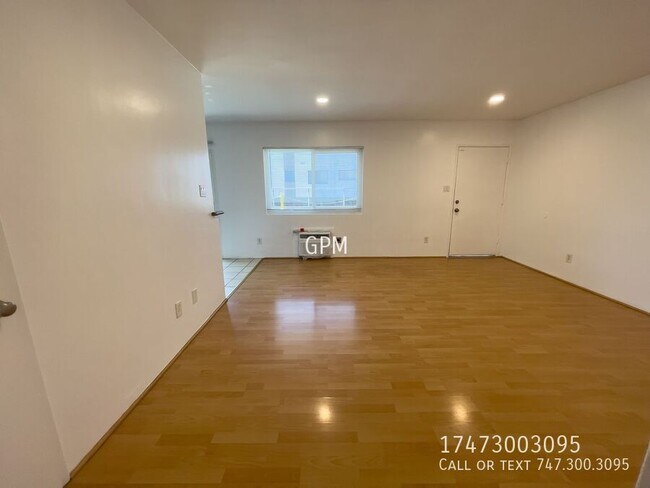 Foto del edificio - 514 W Huntington Dr