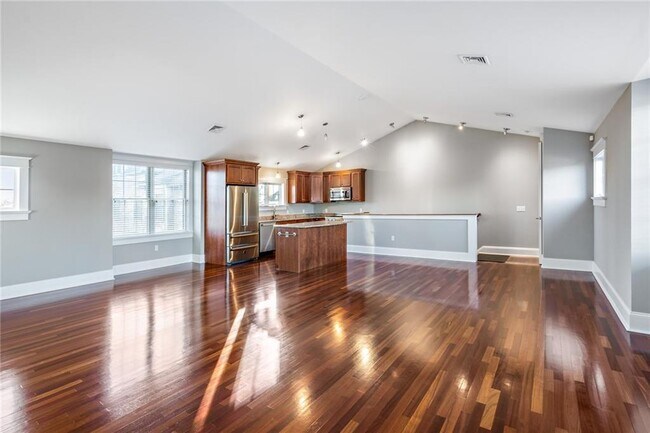 Foto del edificio - 53 Sandy Point Farm Rd