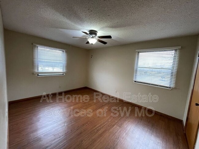 Foto del edificio - 2862 S Rogers Ave