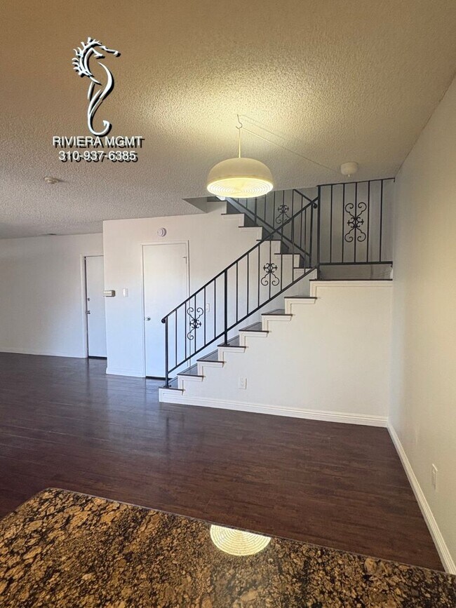 Building Photo - Redondo Beach 2 Story 3 Bed 2.5 Bath