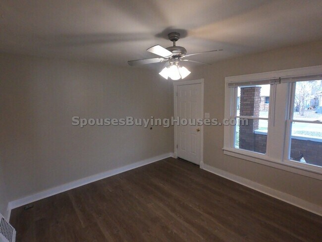 Building Photo - 622-624 N Emerson Ave