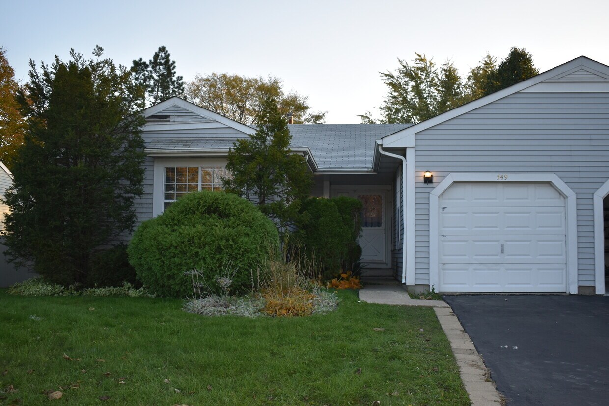 Primary Photo - 549 Lyon Dr