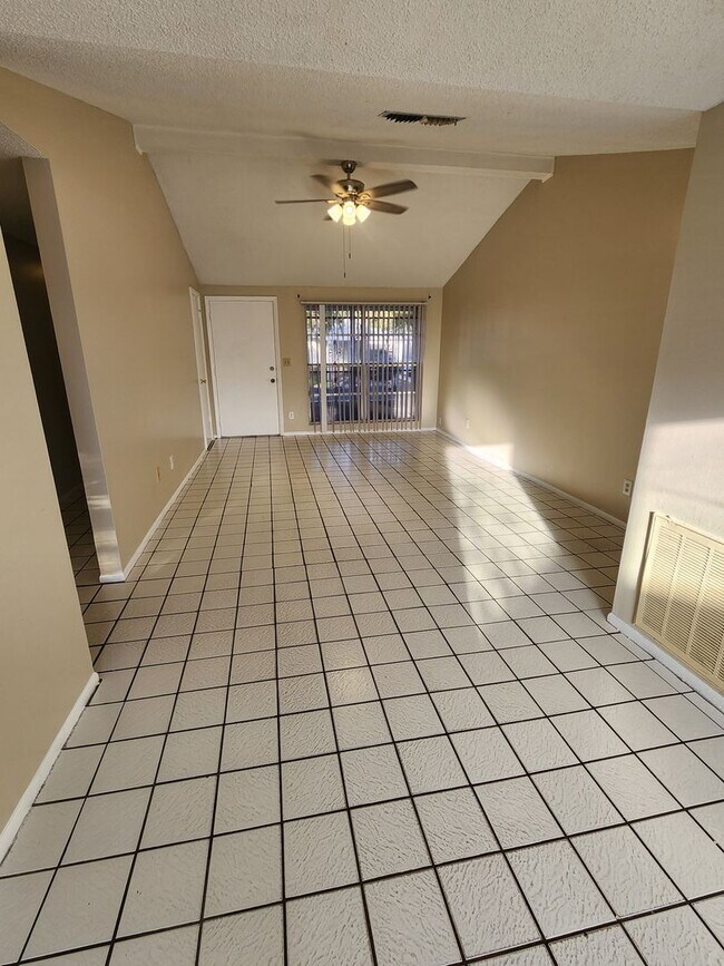 Building Photo - Located in the Heart of Town 'N Country!