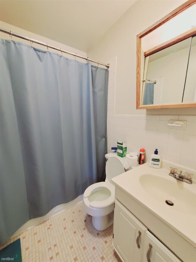 Building Photo - 1 br, 1 bath Condo - 27 Oak St Apt 16