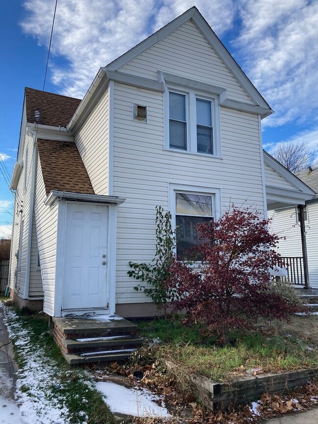 Building Photo - 1528 W 102nd St