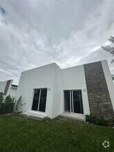 Building Photo - 2423 NW 23rd Ln