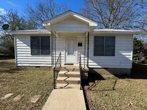 Building Photo - 307 S Fairway Ave