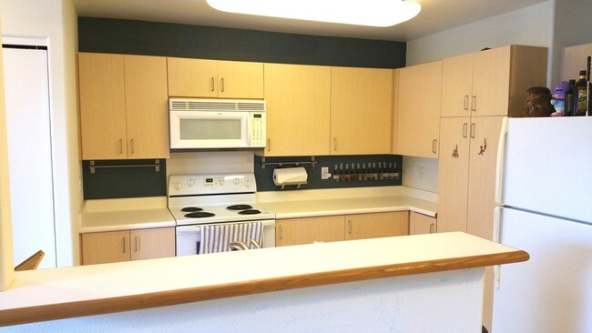 Building Photo - Comfortable Townhouse in Gated Mililani Co...