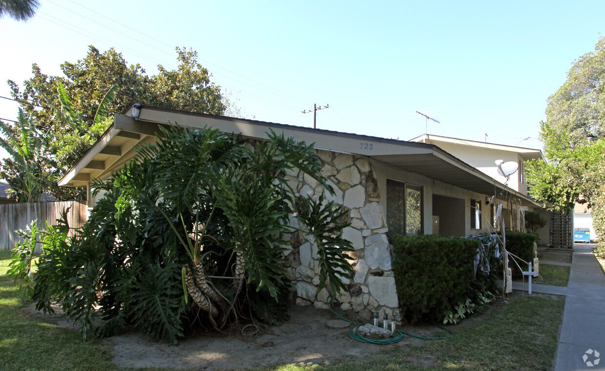 Primary Photo - 723 W Provential Dr