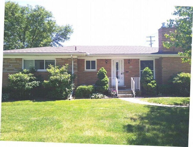 Building Photo - Beautiful Brick Ranch