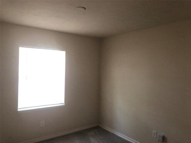 Building Photo - 15826 Fox Springs Dr