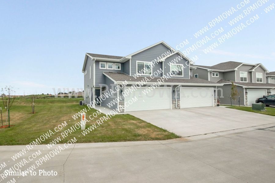 Foto principal - LIMITED AVAILABILITY!! 3 Bedroom, 2.5 Bath...