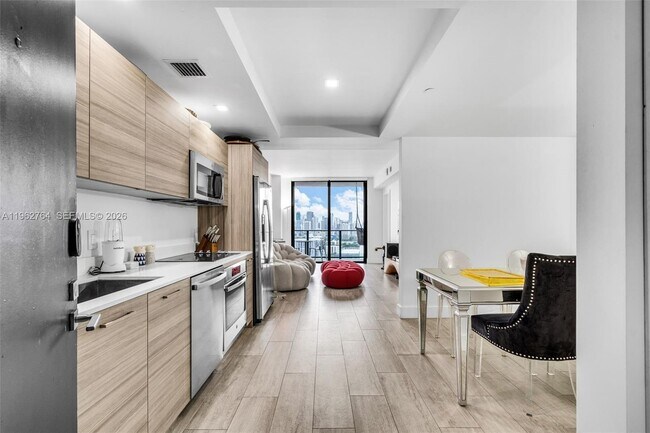 Foto del edificio - 121 NE 34th St