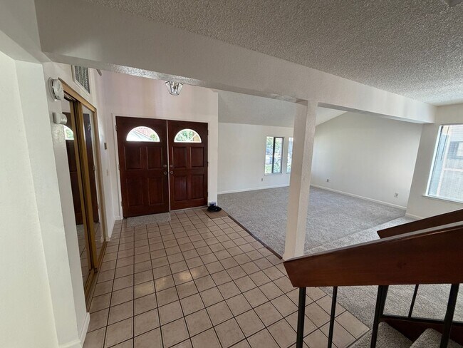 Foto del edificio - 872 Shellwood Way
