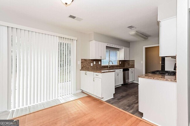 Building Photo - 8753 Embrey Dr