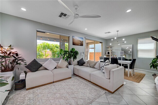 Foto del edificio - 4160 Elegant Chateau St